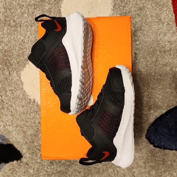 NIKE Downshifter 11 size 2C - Picture 4 of 6